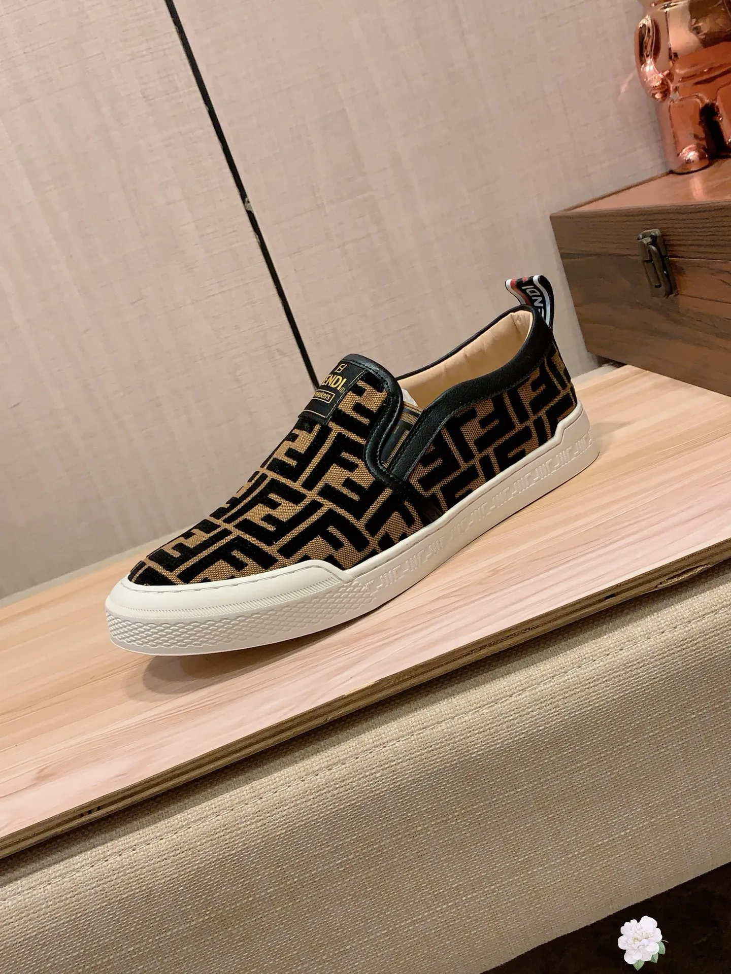 Men's men's shoes💰380💰💰🎩🎩[Lightning][Lightning] "FENDI*" The latest and most popular casual shoes, top brand [Seduce] luxury~purchase, top~quality. [Strong] The upper is made of imported breathable cloth fabric with cowhide material ➕ breathable sheepskin feet (•) and fine workmanship. The original stylish and stylish soft rubber wear-resistant and non-slip outsole is light and comfortable on the feet. The real thing looks better when photographed. No. 2291: code: 38-44, 3️⃣ colors selected